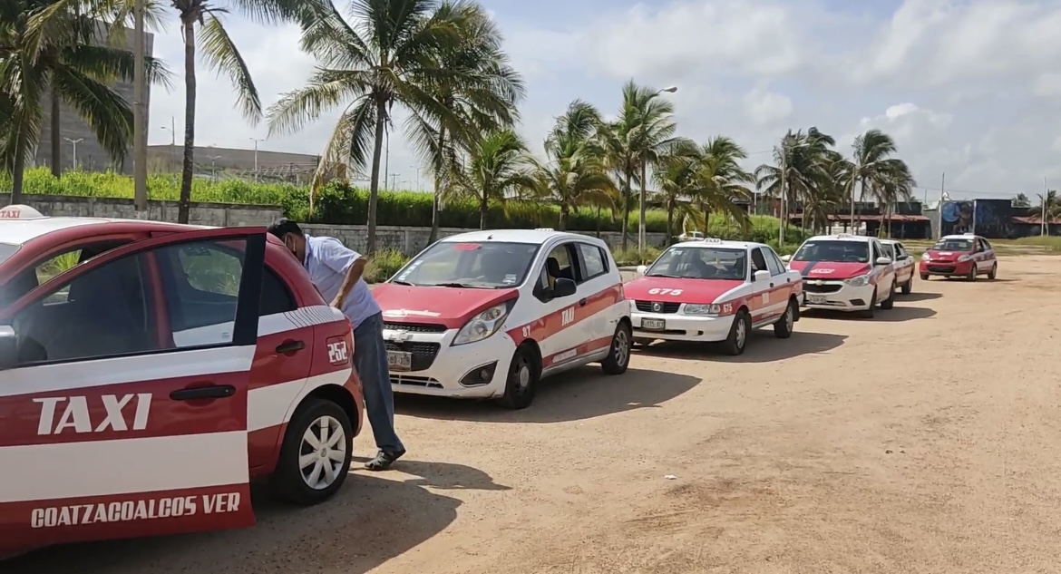 Taxistas de Coatzacoalcos, han modificado sus horarios y rutas por la inseguridad