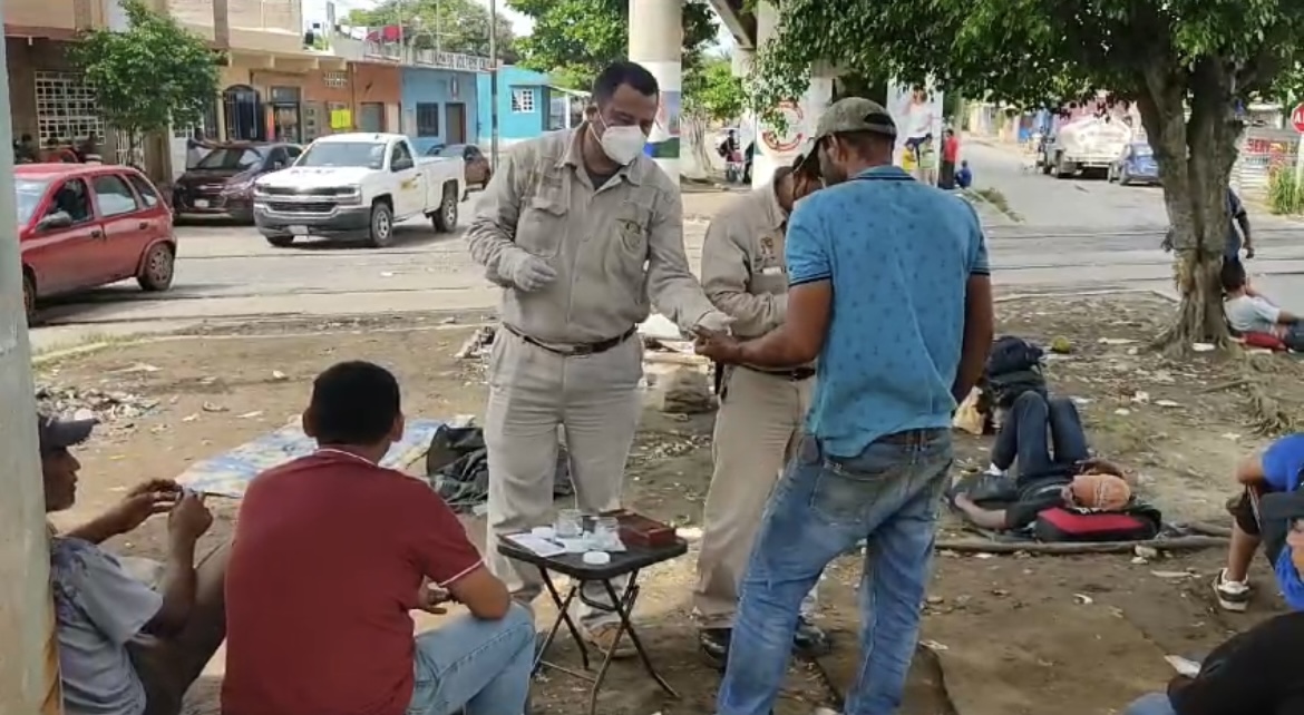 Redobla sector salud la vigilancia epidemiológica en migrantes que llegan a Coatzacoalcos