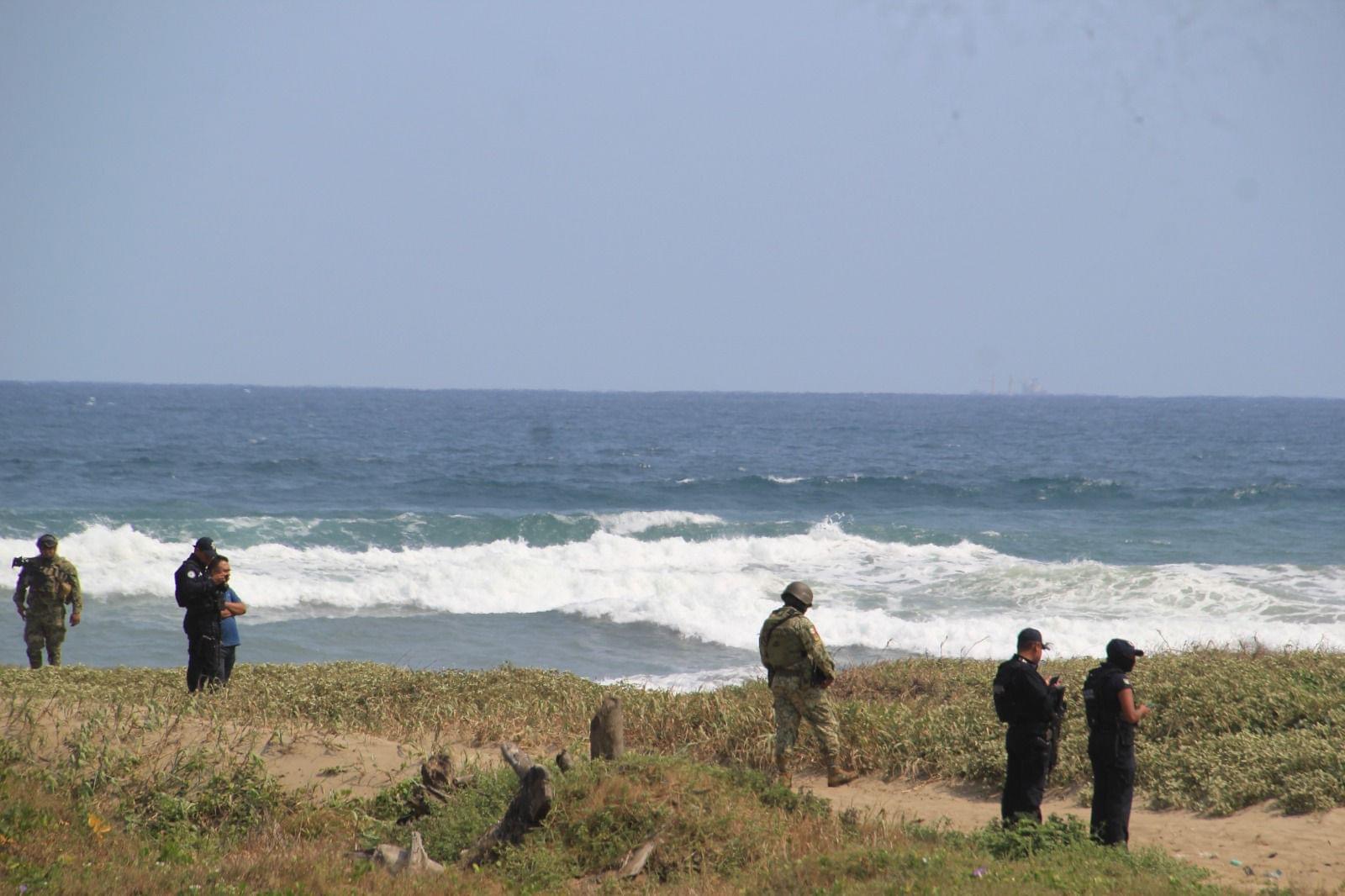Buscan cuerpos enterrados en las playas de Coatzacoalcos