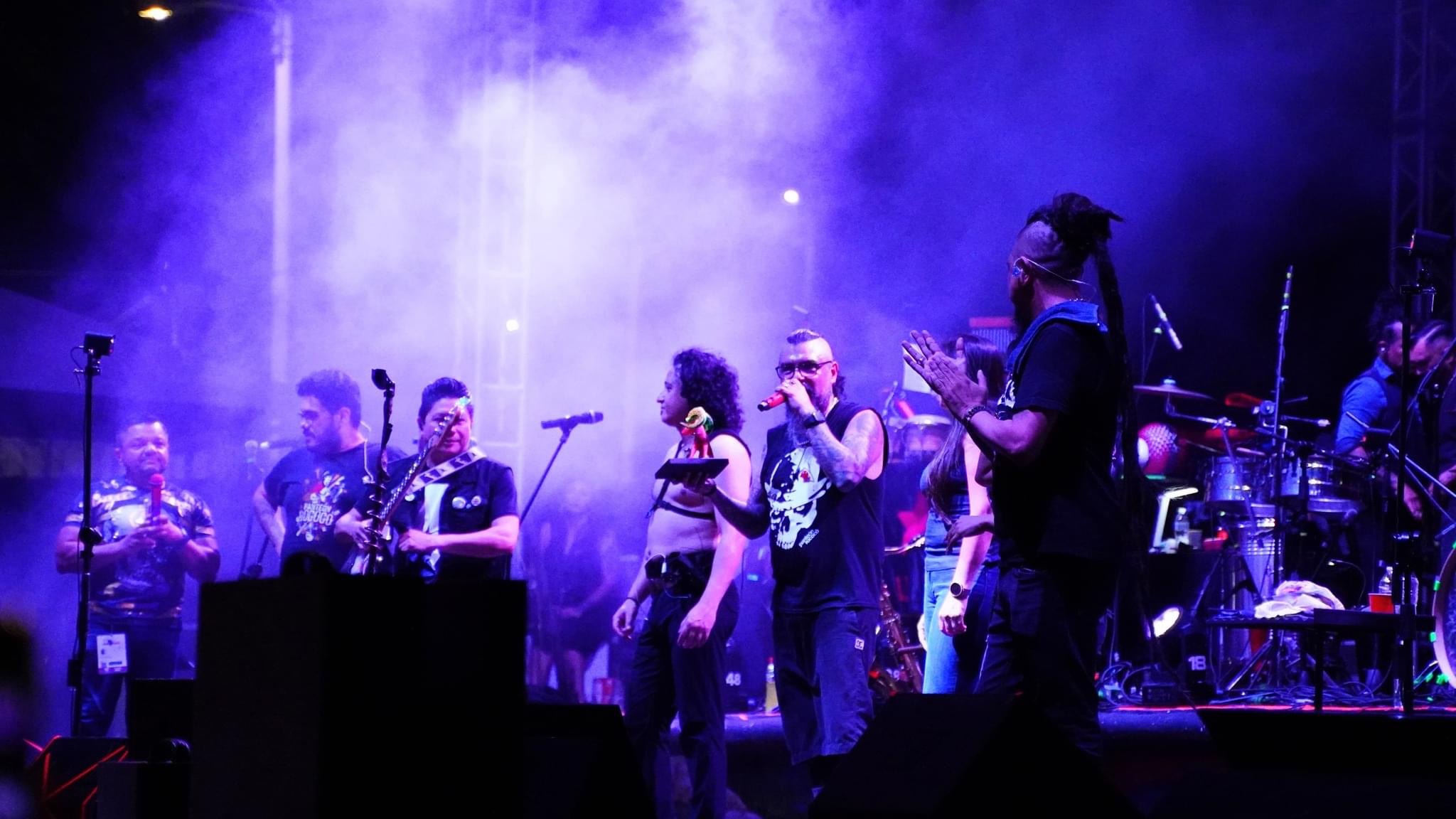 ¡Épica presentación de Panteón Rococo en la Feria Coatza 2024!