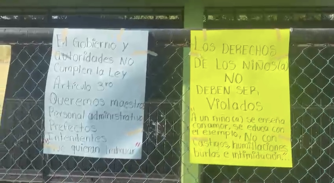 Padres de familia toman la secundaria general número 5
