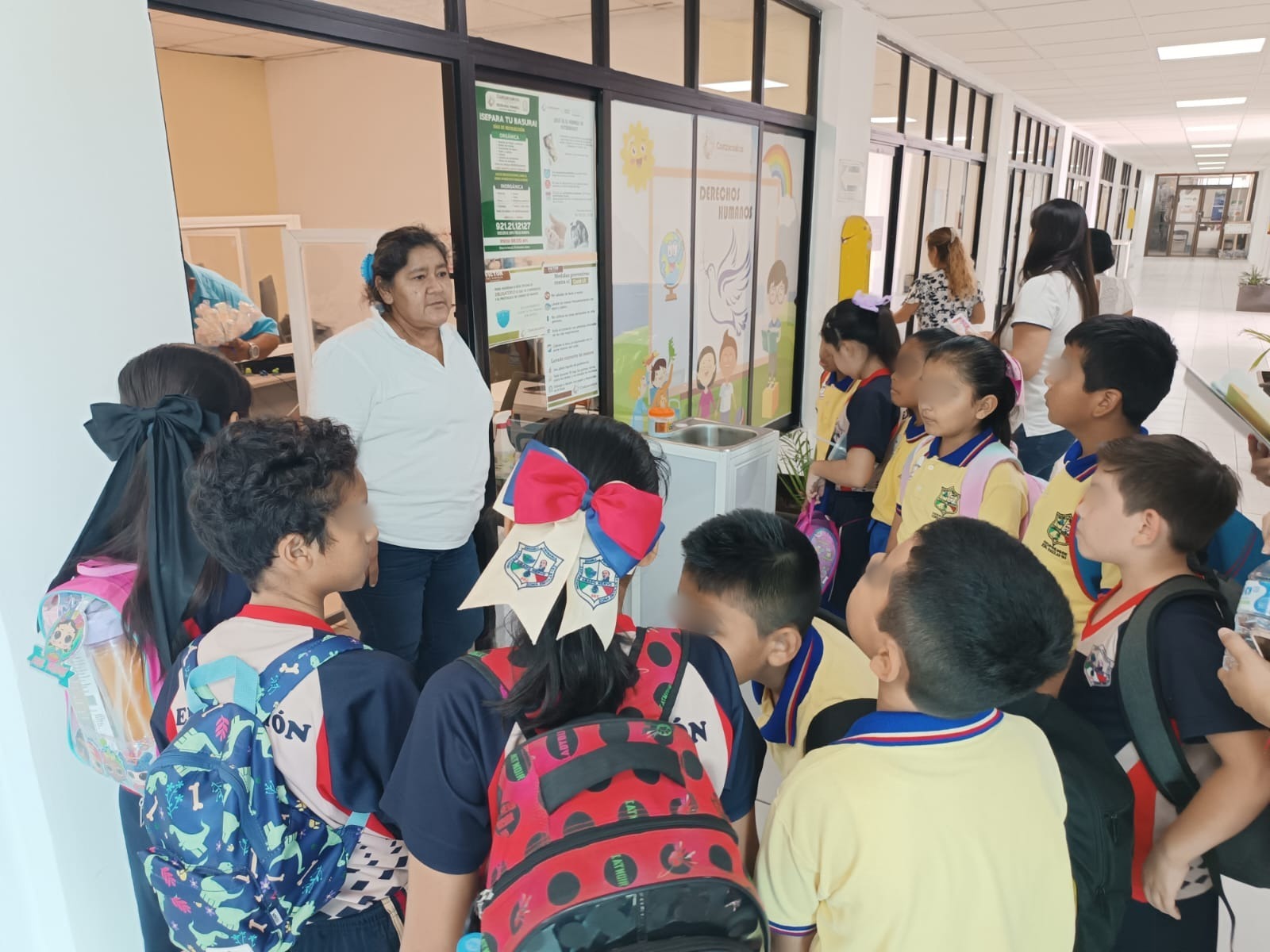 Participan alumnos en ‘Visita Guiada’ en el Ayuntamiento de Coatzacoalcos