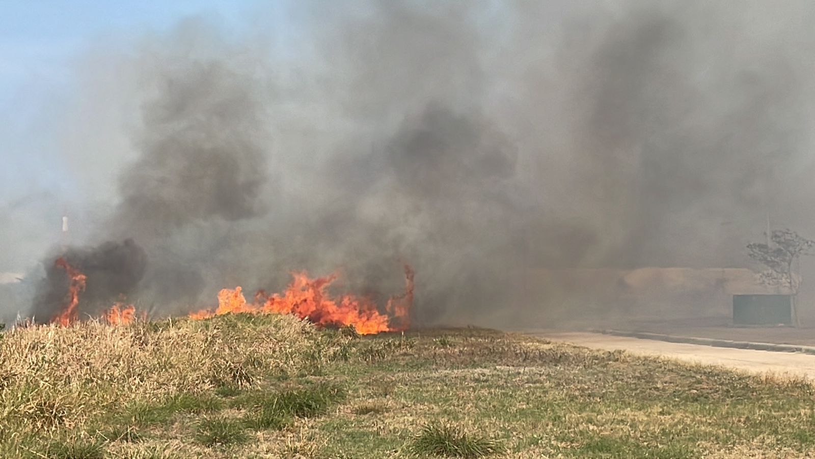 Hasta 20 incendios en un día combate bomberos en Coatzacoalcos