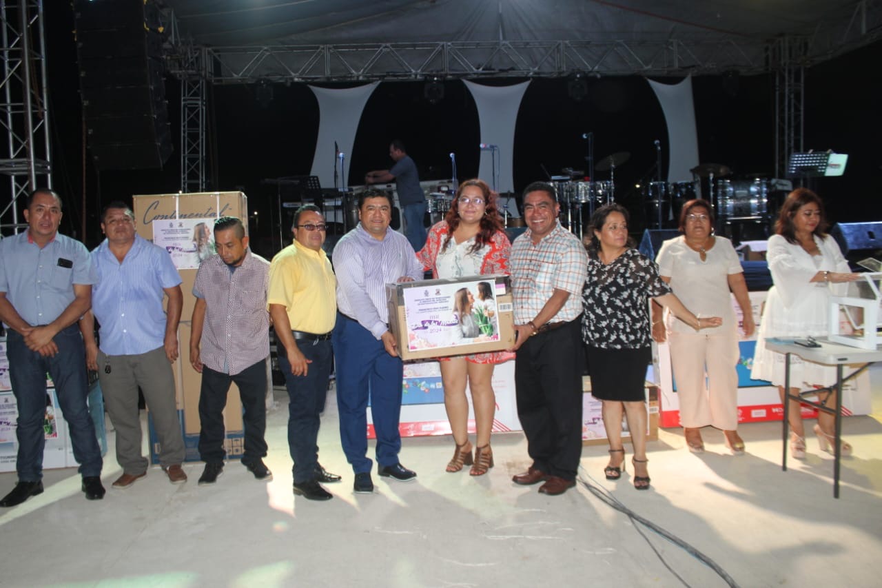 Celebra SUEM a 800 madres