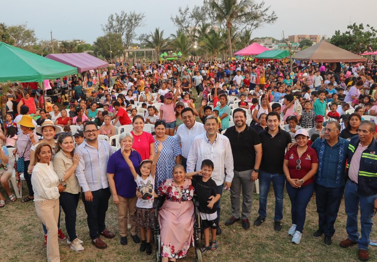 Celebran Día del Niño con más de 2 mil pequeños en Coatzacoalcos