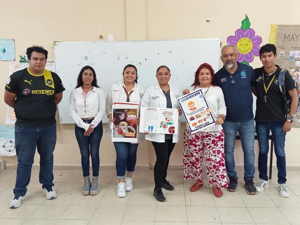 Brindan pláticas de salud mental, psicología y nutrición a padres de familia de Coatzacoalcos