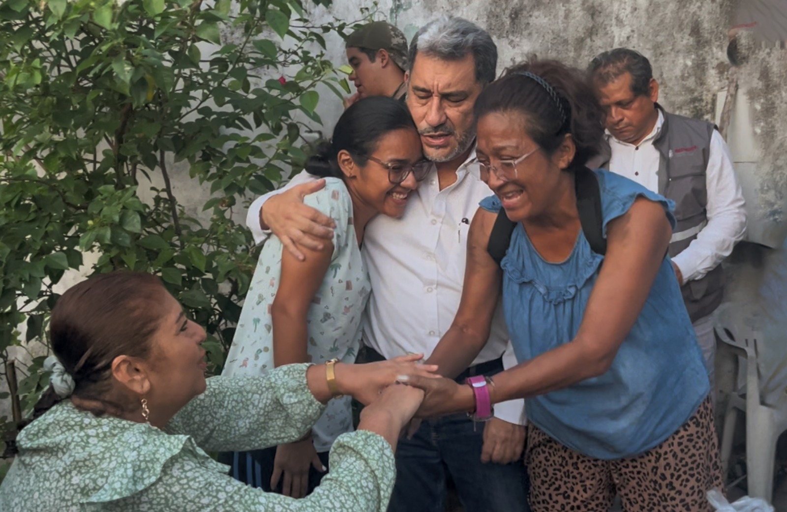 Apoyan DIF y Gobierno Municipal a familia que perdió todo tras incendiarse su vivienda