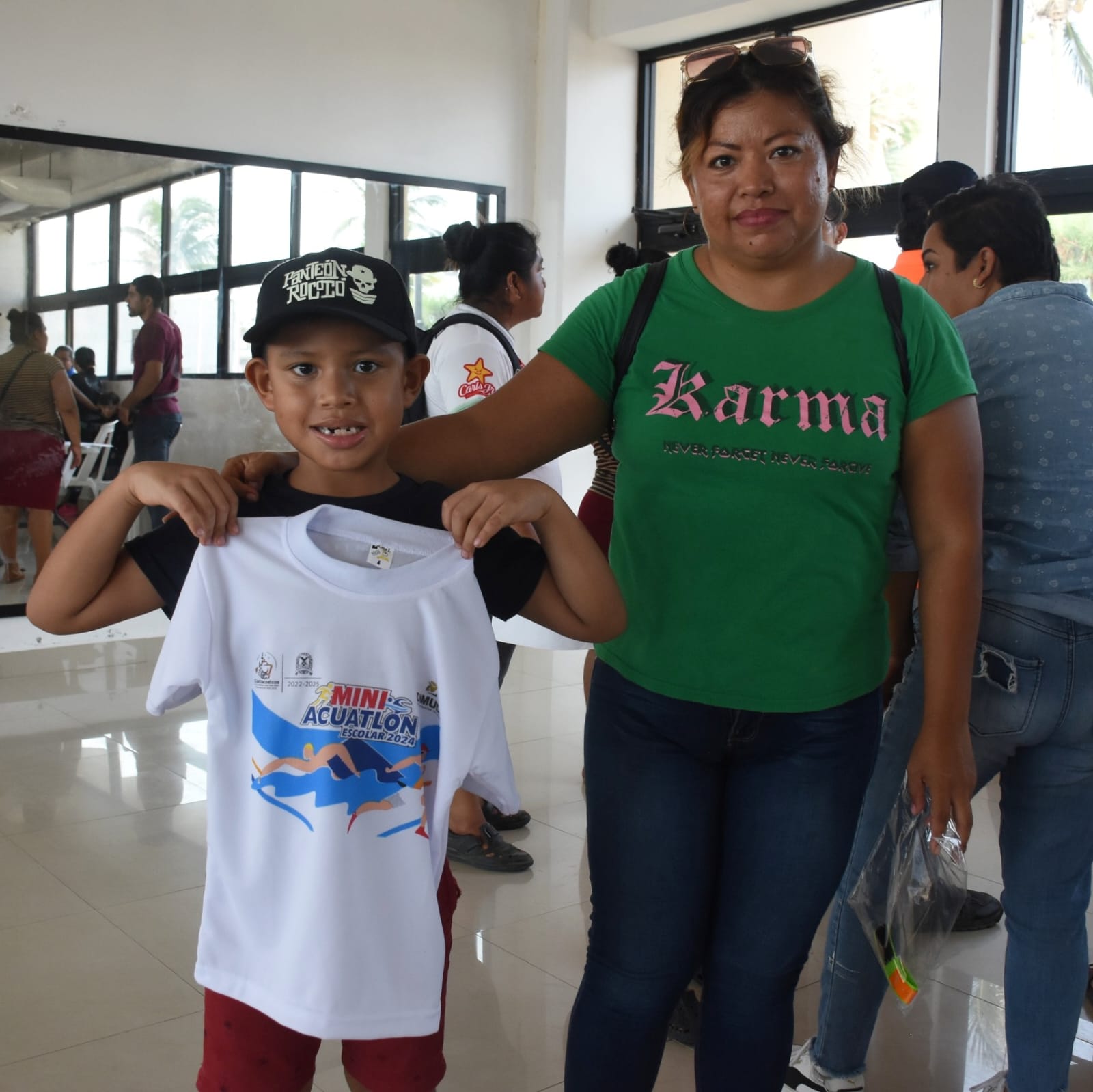 Exitosa Entrega de Kits para el Mini Acuatlón Escolar 2024