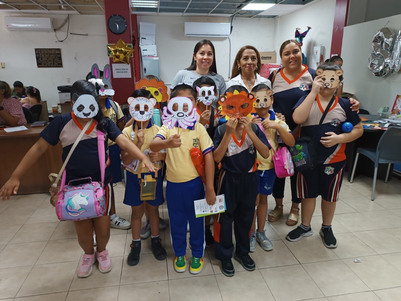 Participan niños en ‘Visitas Guiadas’ en el Palacio Municipal