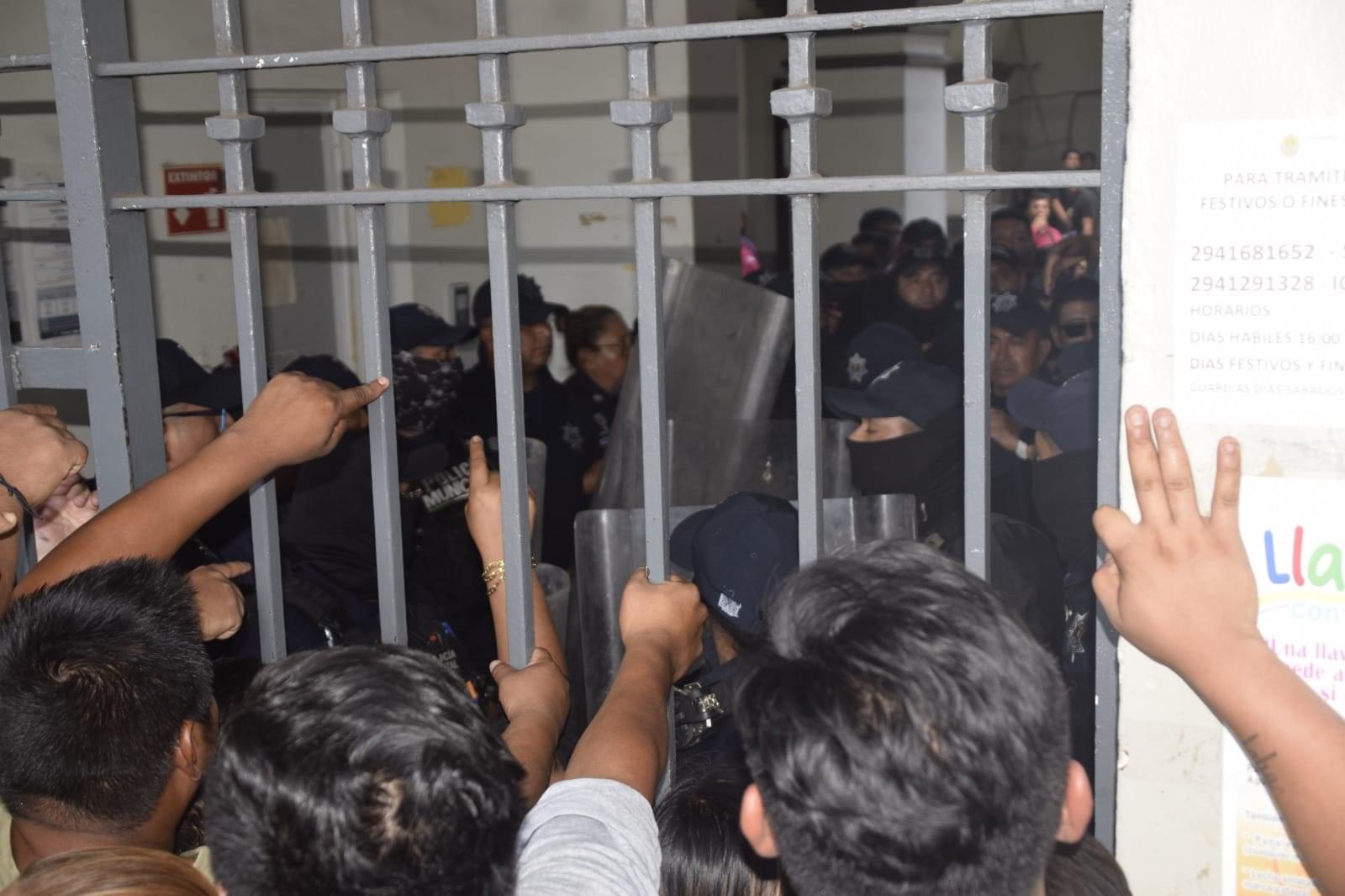 Detienen a nueve policías en San Andrés Tuxtla