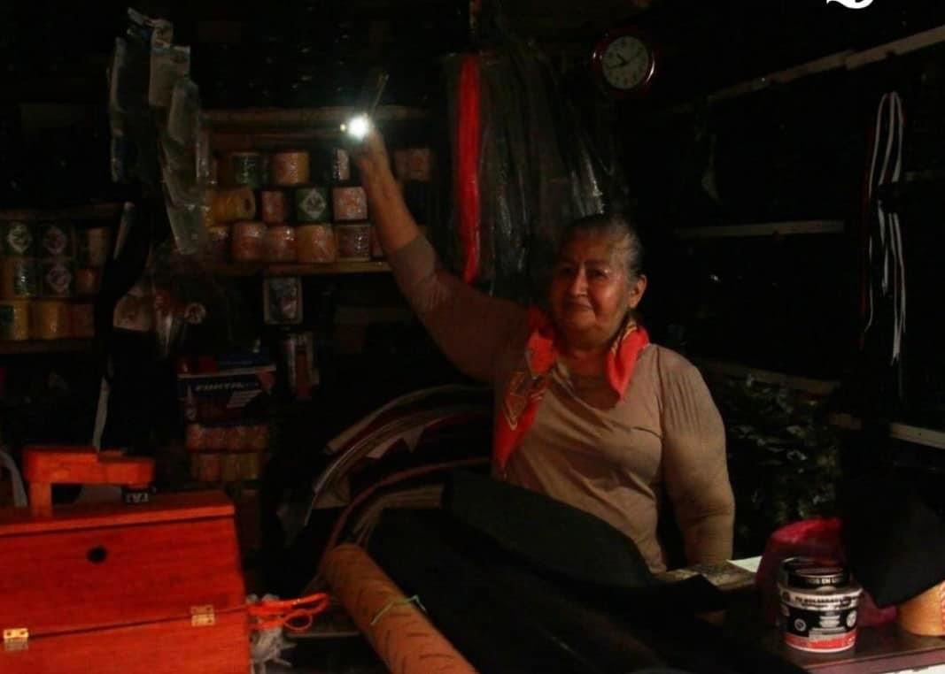 Más de 8 horas sin luz parte del centro en Coatzacoalcos