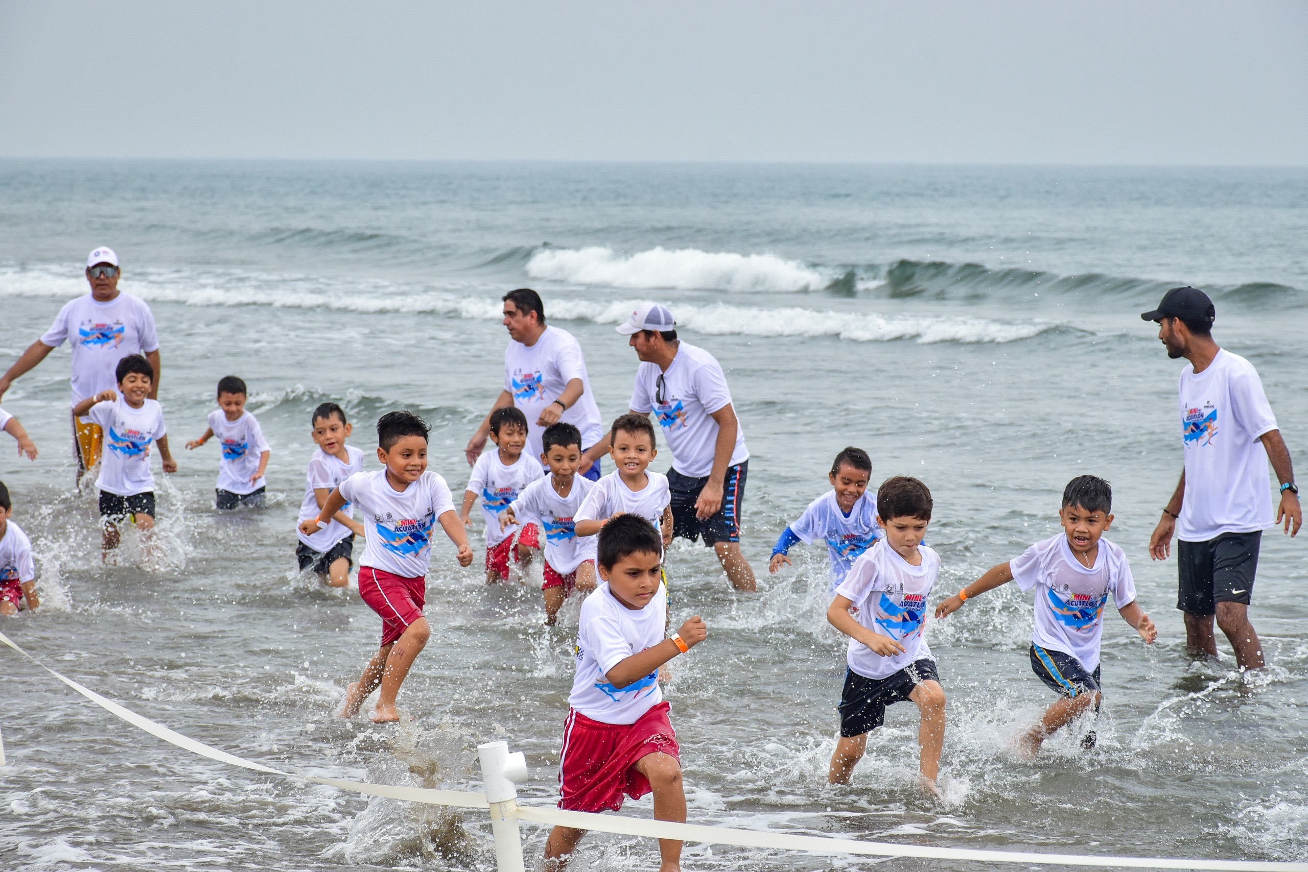 Más de 300 niños participaron en el ‘Mini Acuatlón Escolar 2024’