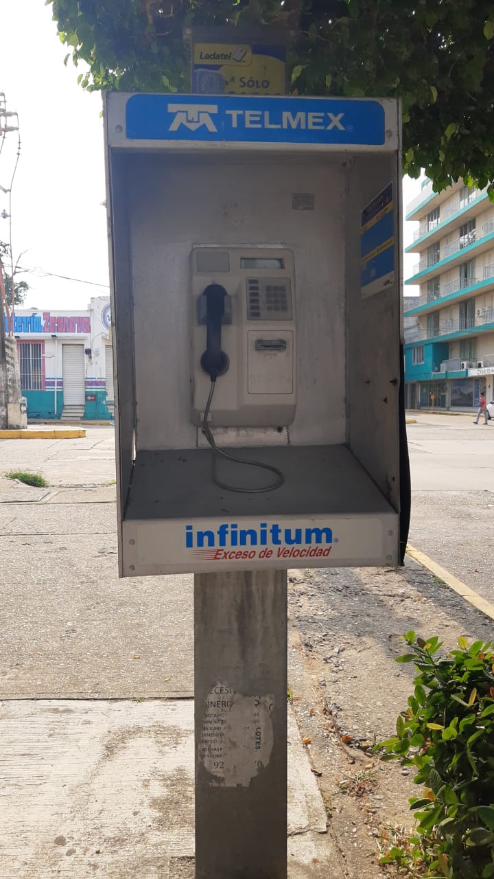 Urge retiro de casetas telefónicas inservibles en Coatzacoalcos