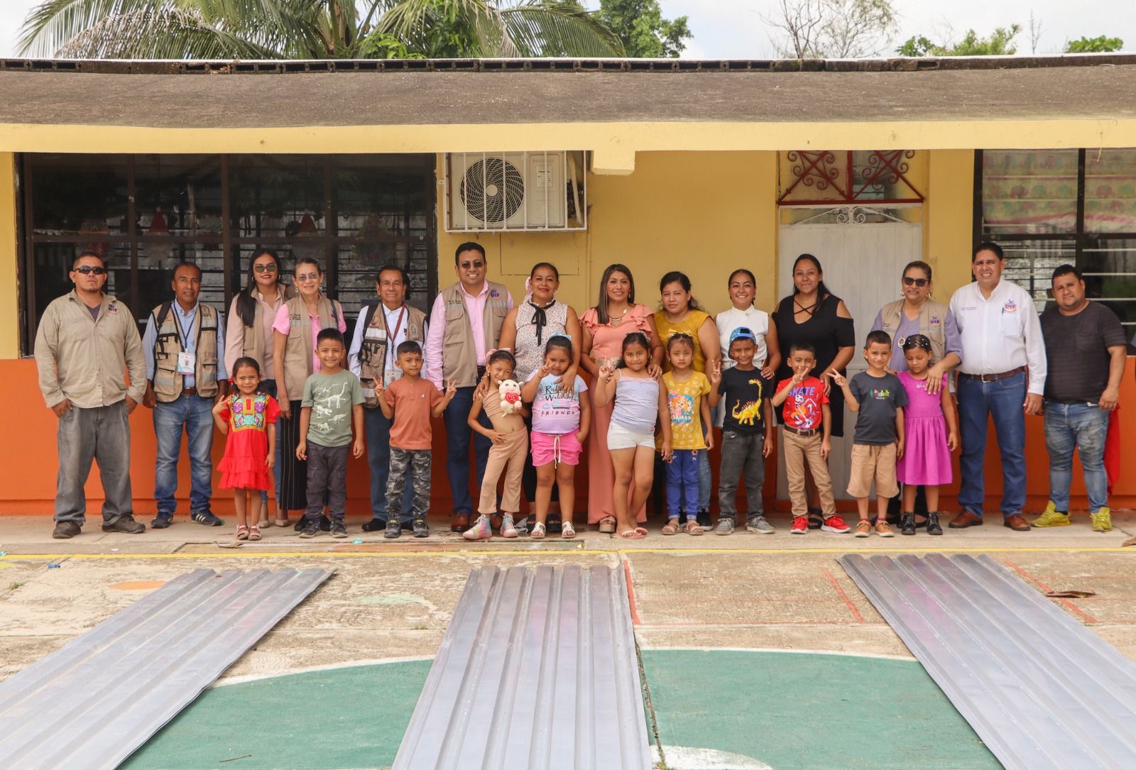 Beneficia DIF Coatzacoalcos a más de 100 alumnos de Mundo Nuevo