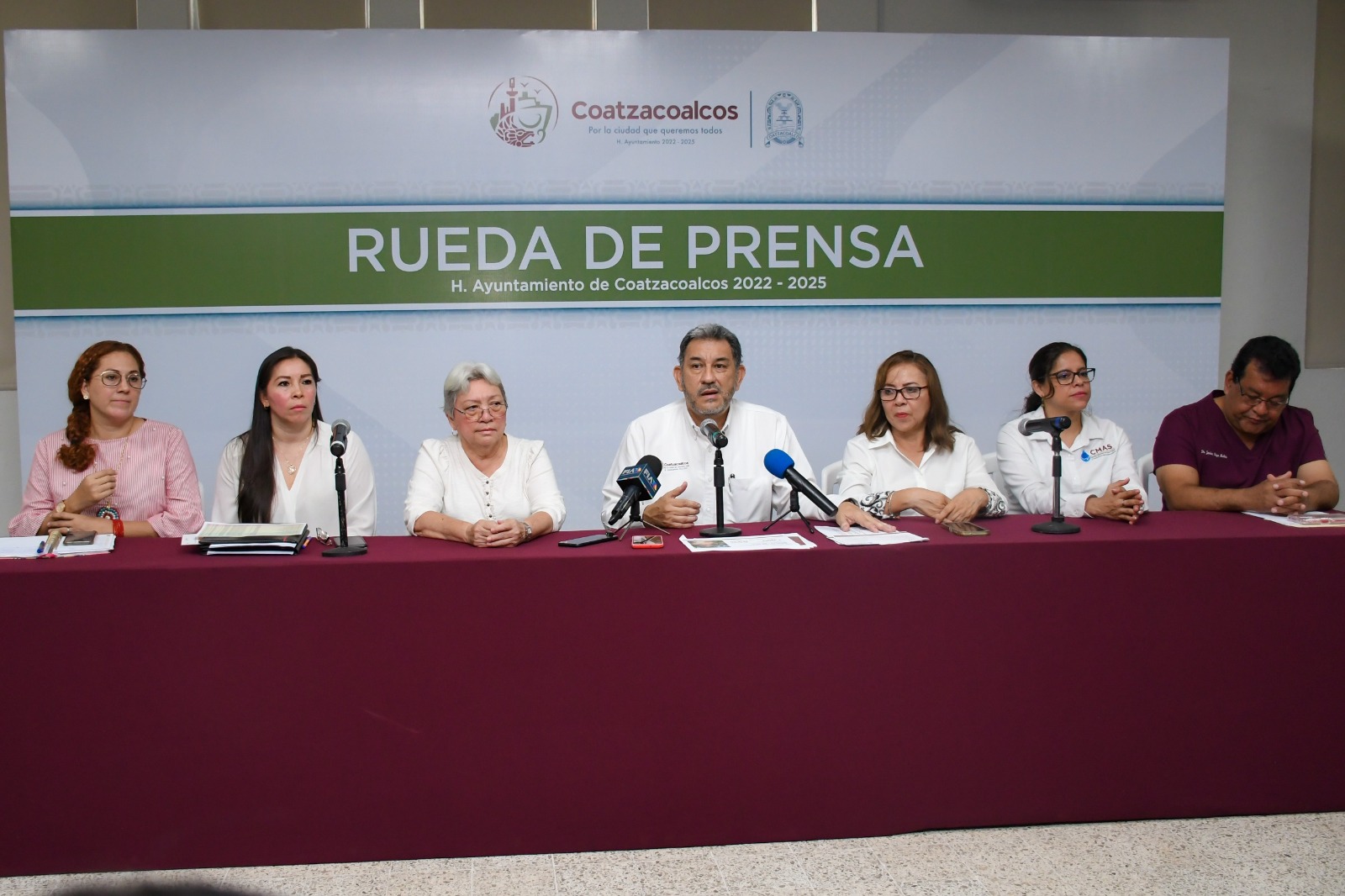 Histórica escrituración de escuelas en Coatzacoalcos; hay 3 mil 500 estudiantes beneficiados