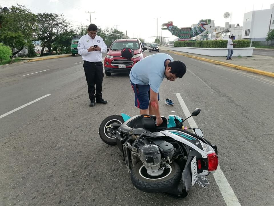 Motociclista resulta herido en accidente en la avenida Universidad Veracruzana