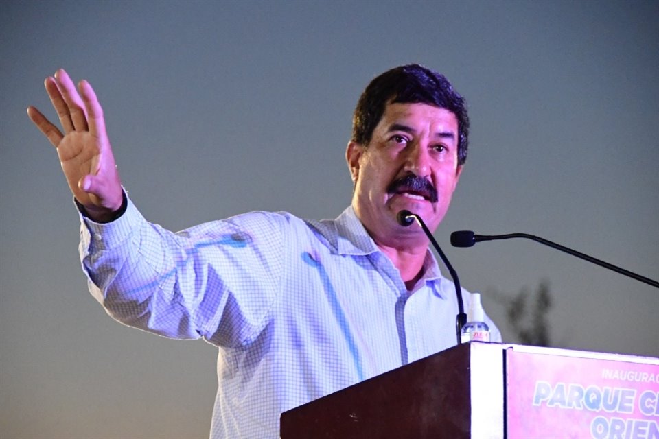 Amparan a Corral; suspenden captura