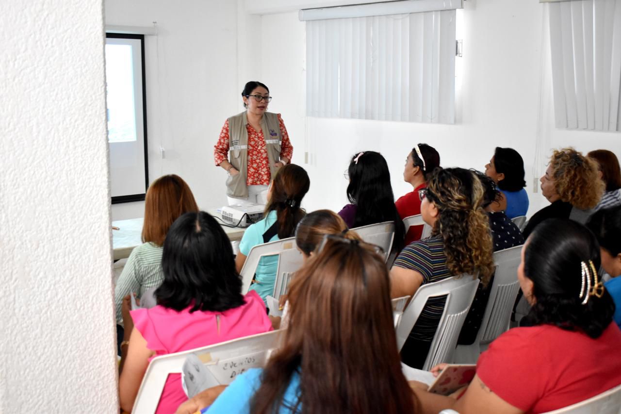 Capacitan a personal de CADIS para prevenir acoso escolar y maltrato infantil