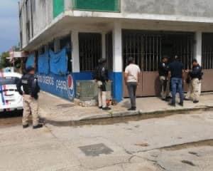 Asaltan con violencia taquería al poniente de Coatzacoalcos ¡encañonaron a propietarios y clientes!