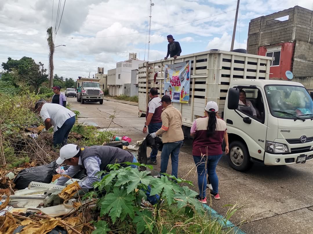 Recolectan siete toneladas de cacharros en Jornada contra el Dengue en Puerto Esmeralda