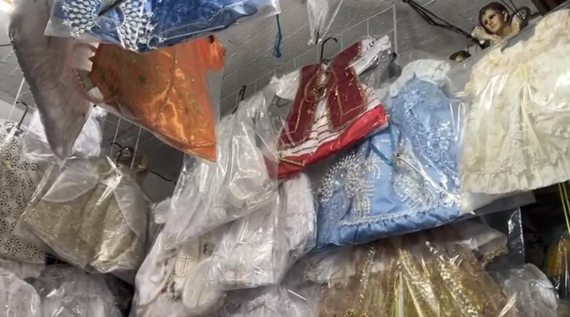 Listos los ropones para el niño Dios
