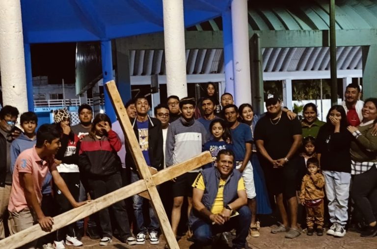 Alistan Viacrucis Viviente 2025 en Villa Allende