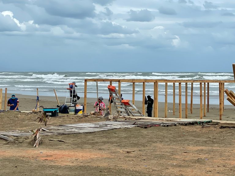 Listos los restauranteros que estarán en la playa de Coatzacoalcos