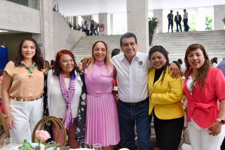 En el Congreso del Estado festejan a madres trabajadoras