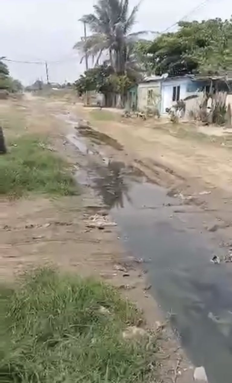 Colapsan drenajes de aguas negras en Villa Allende