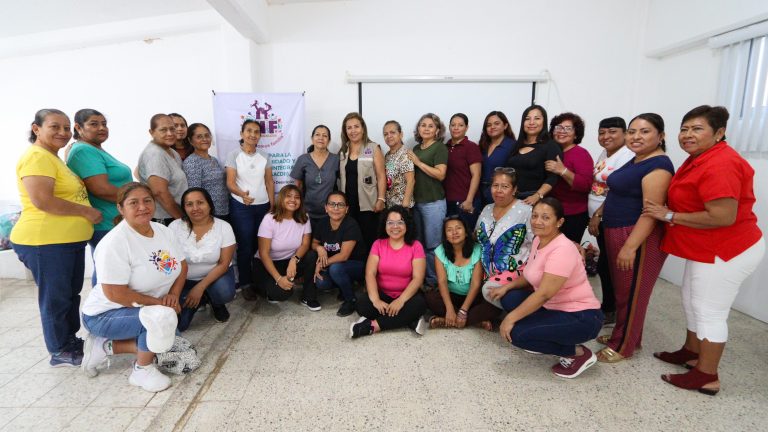 Impulsa DIF Municipal la salud emocional de maestras de CADIS con terapia grupal