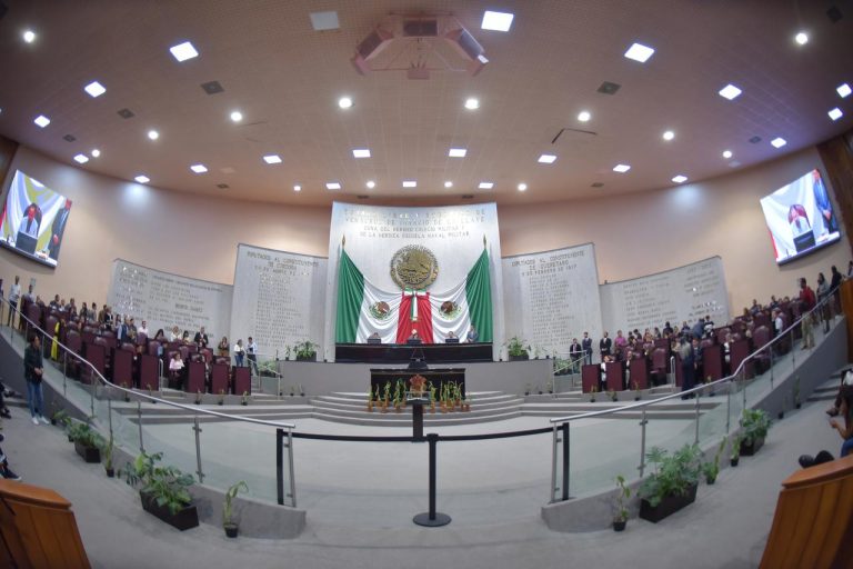 Modifica LXVII Legislatura la integración de 27 comisiones permanentes y una especial