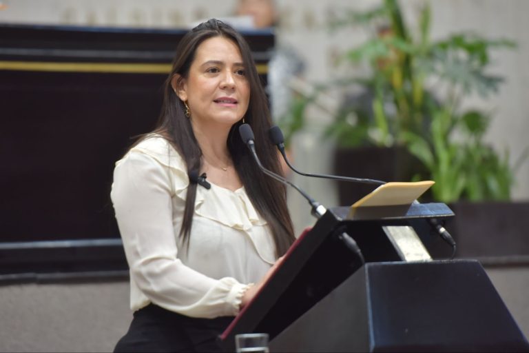Plantea diputada Montserrat Ortega simplificar trámite de cambio de nombre