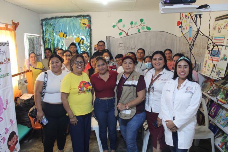 Imparten pláticas de nutrición y salud mental en jardín de niños de Coatzacoalcos