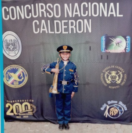 Thiago, con tan sólo ocho años de edad, es el integrante más pequeño de la banda de guerra de la ETI 143