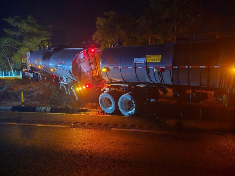 Intentan asaltar pipa de combustible en la autopista Cosoleacaque – La Tinaja; recibe impactos de bala