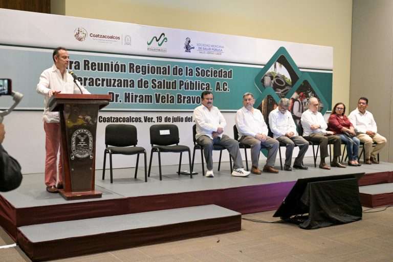 Presenta Amado Cruz Malpica los determinantes sociales para el mejoramiento de la salud en Coatzacoalcos