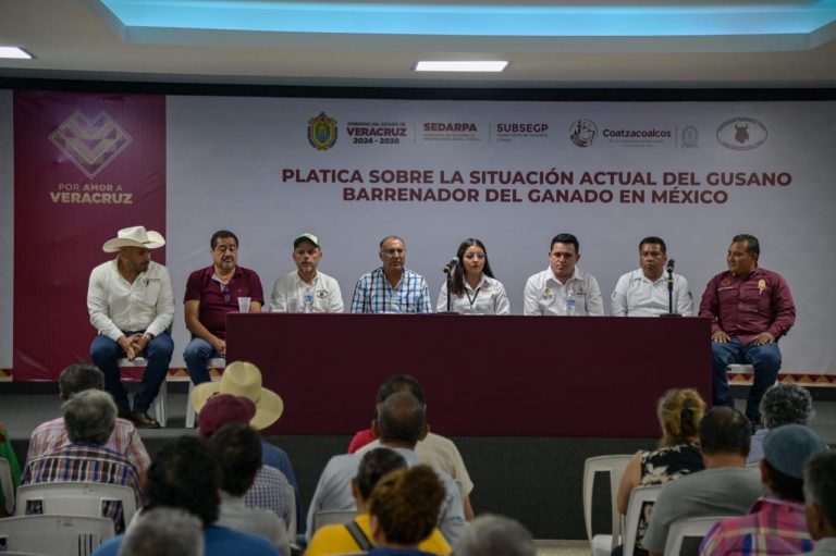 Imparten plática sobre el gusano barrenador a productores de ganado de Coatzacoalcos