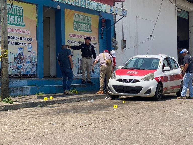 Grave taxista tras ser atacado a balazos en Coatzacoalcos