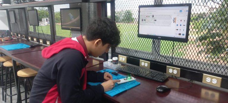 Jóvenes de Coatzacoalcos, se preparan para ser especialistas en semiconductores