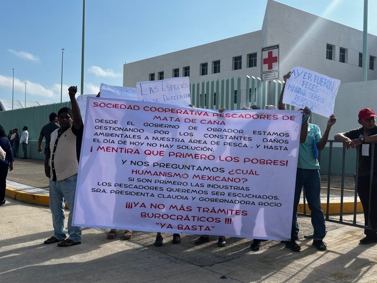 Pescadores de Mata de Caña, exigen a las autoridades frenar la contaminación en el río Coatzacoalcos