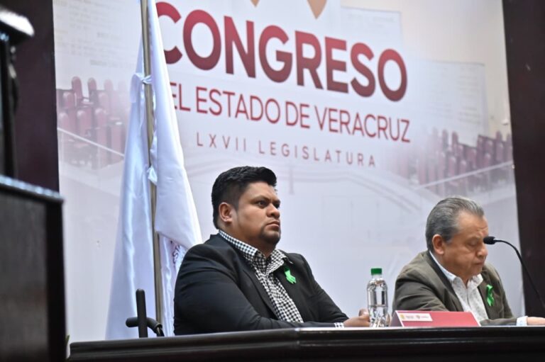 Recibe el Congreso a personas adultas mayores en conversatorio