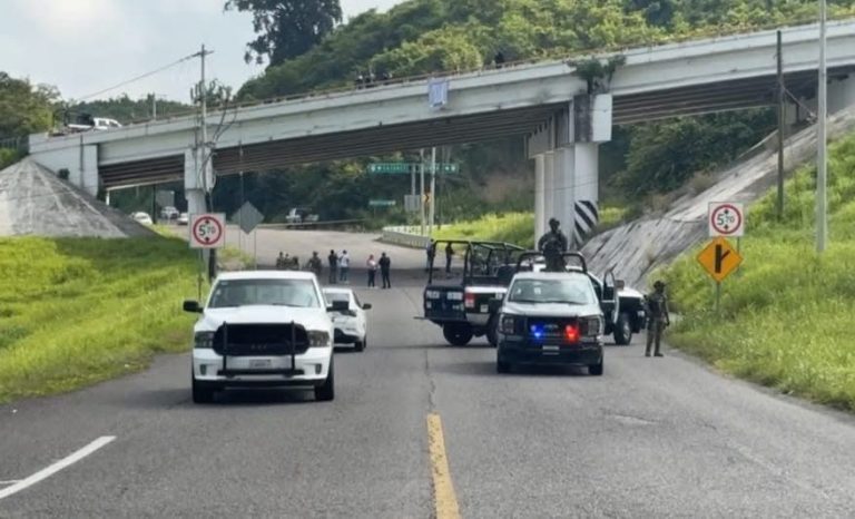 Abandonan restos humanos en la carretera Poza Rica-Cazones