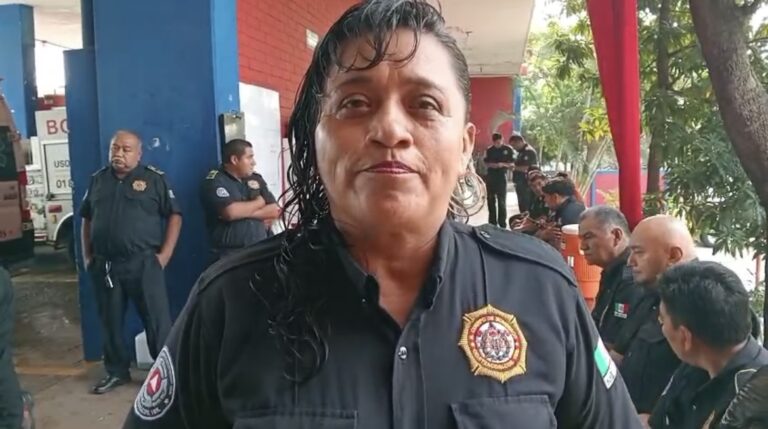 Una vida entre el fuego y el servicio: La historia de Azucena, la bombera de Coatzacoalcos