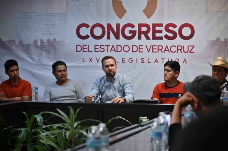 Atiende Paul Martínez Marie a habitantes de Altotonga