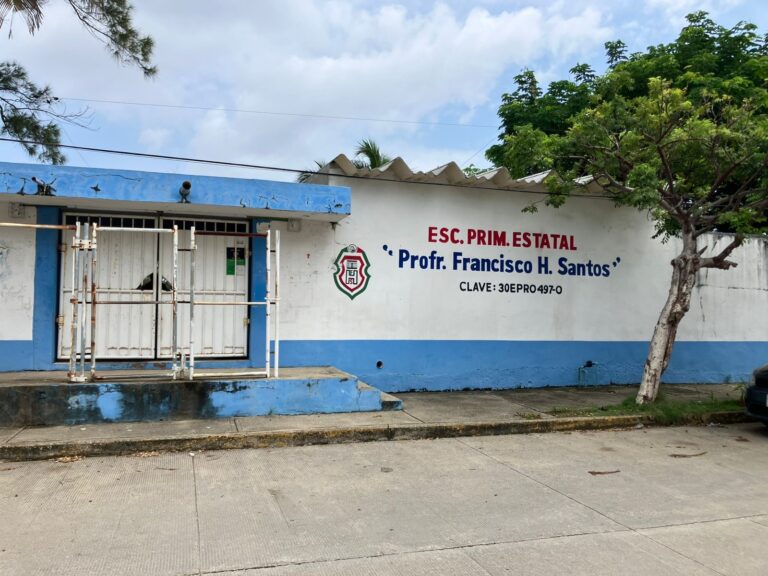 Suspenden clases presenciales en escuela de Coatzacoalcos por “narco manta”