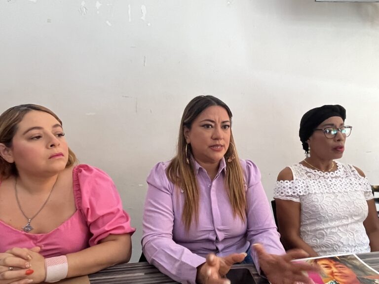 Pasarela empodera a mujeres con cáncer de mama