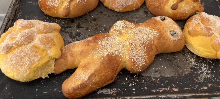 Sabor a tradición: panaderías de Coatzacoalcos inician venta de pan de muerto