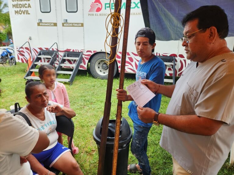 Pemex y gobierno de Coatzacoalcos suman esfuerzos para llevar salud gratuita a zonas vulnerables