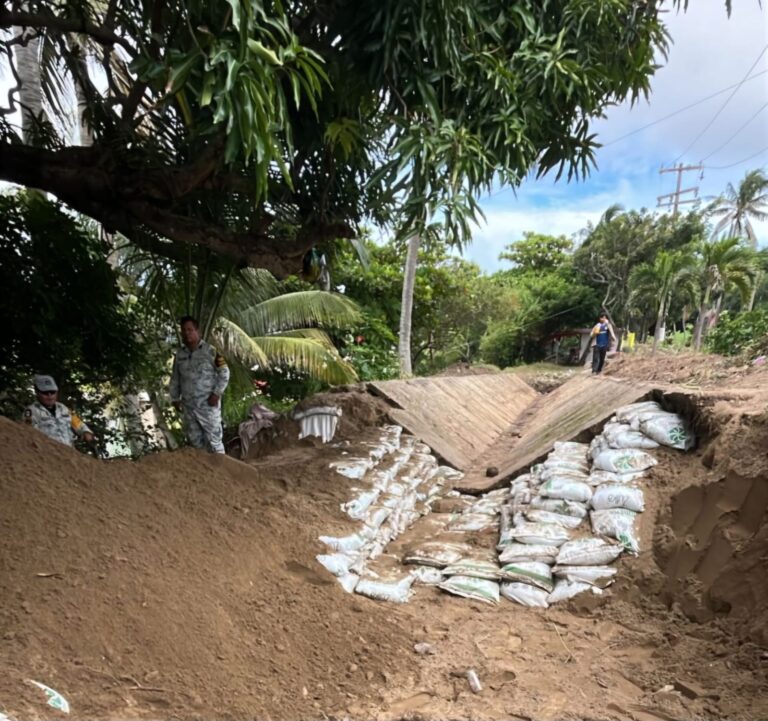Atiende gobierno municipal situación del canal Sonora en la colonia Petrolera