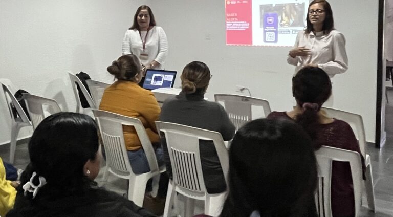 IMM exhorta a mujeres de Coatzacoalcos a usar “Mujer Alerta” y no solo descargarla